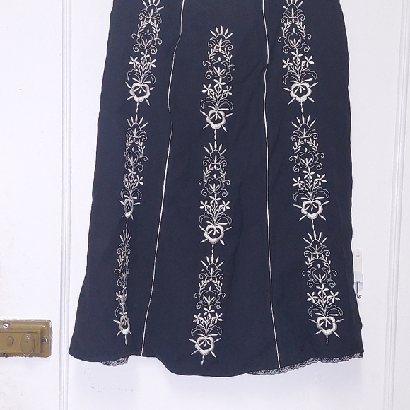 Ann Taylor Loft black embroidered skirt - Picture 2 of 6